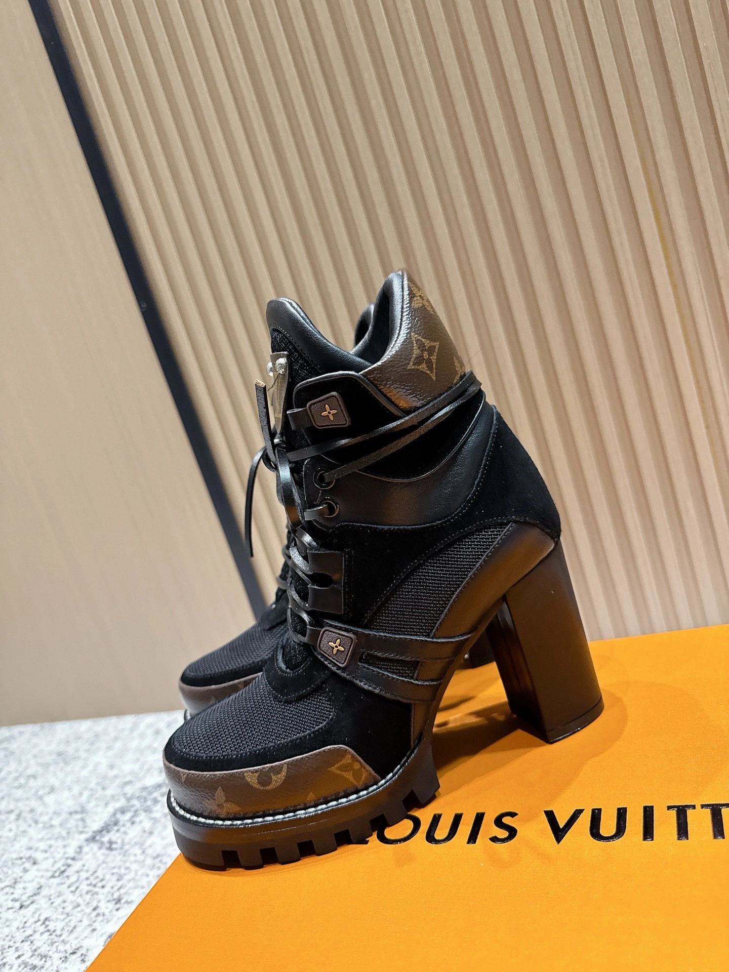 COCO-- 8V 1AABIT cowhide Heel height ：9cm Waterproof：2.5cm item:E-X362J2906
